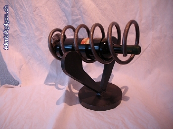 http://www.tonismetalldesign.ch/galerie/cache/vs_Flaschenhalter_DSC00423.JPG